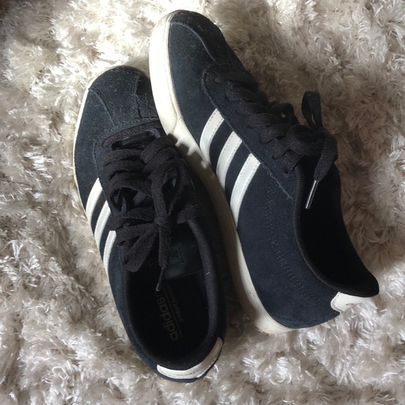 adidas Shoes - Adidas tennis shoes